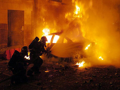 Πυρκαγιά σε πιλοτή πολυκατοικίας στη Δραπετσώνα