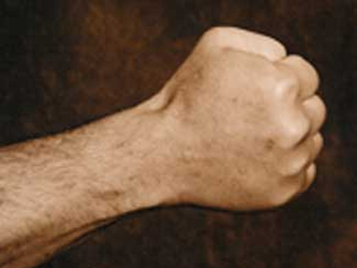 Τον γρονθοκόπησαν για να τον ληστέψουν