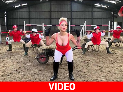 Τέλειο κορμί με της Helen την πυγμή!