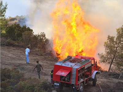 Μαίνεται η φωτιά στα Στύρφακα Φθιώτιδας