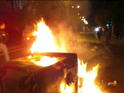 Φωτιά σε κάδο απορριμμάτων στο κέντρο της Αθήνας