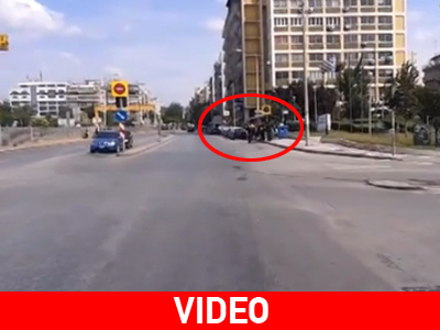 «Γαλλικά» στην πλατεία Δυρραχίου «Γαλλικά» στην πλατεία Δυρραχίου