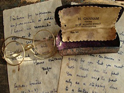 Σε δημοπρασία τεράστιο αρχείο του Γκάντι