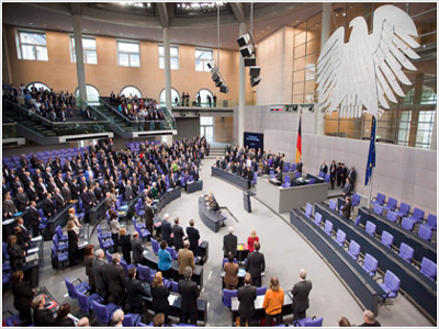 To γερμανικό Κοινοβούλιο ψηφίζει για το νέο πακέτο στήριξης στην Ελλάδα