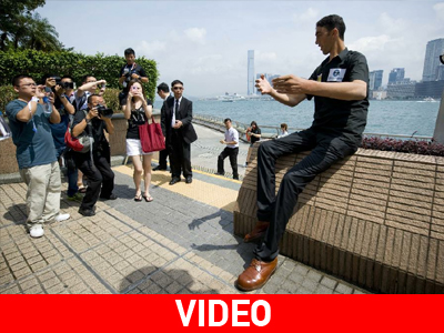 Ο ψηλότερος άνθρωπος του κόσμου και με τη… βούλα!