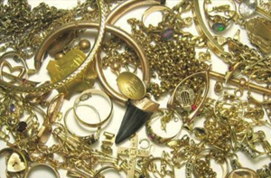 Λάρισα: Είχαν αδυναμία στα χρυσαφικά