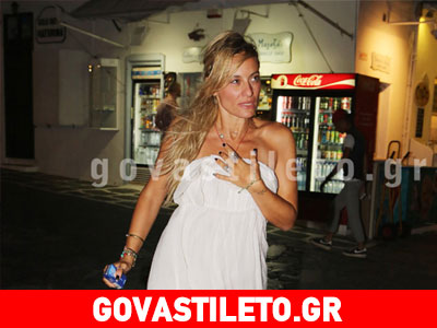 Ελεονώρα Μελέτη: Βραδινές βόλτες στα σοκάκια της Μυκόνου!