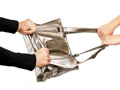 Κιάτο: Πήγε να της αρπάξει την τσάντα