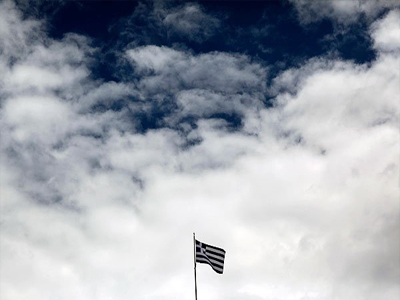 «Καυτό» καλοκαίρι με το βλέμμα στις «σωτήριες» δόσεις των δανειστών