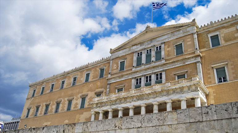 Στις 12.00 το μεσημέρι η συνεδρίαση της Βουλής για το δημοψήφισμα