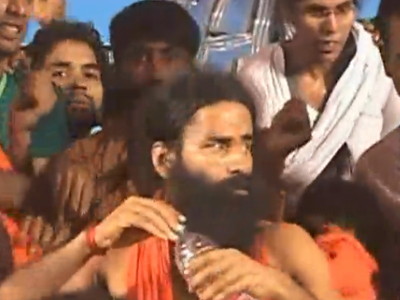 Βίαιη διάλυση ειρηνικής διαδήλωσης στην Ινδία Βίαιη διάλυση ειρηνικής διαδήλωσης στην Ινδία