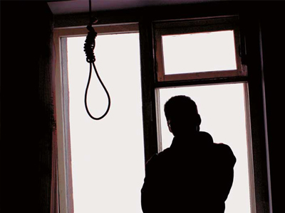 Κρεμάστηκε μέσα στο σπίτι του