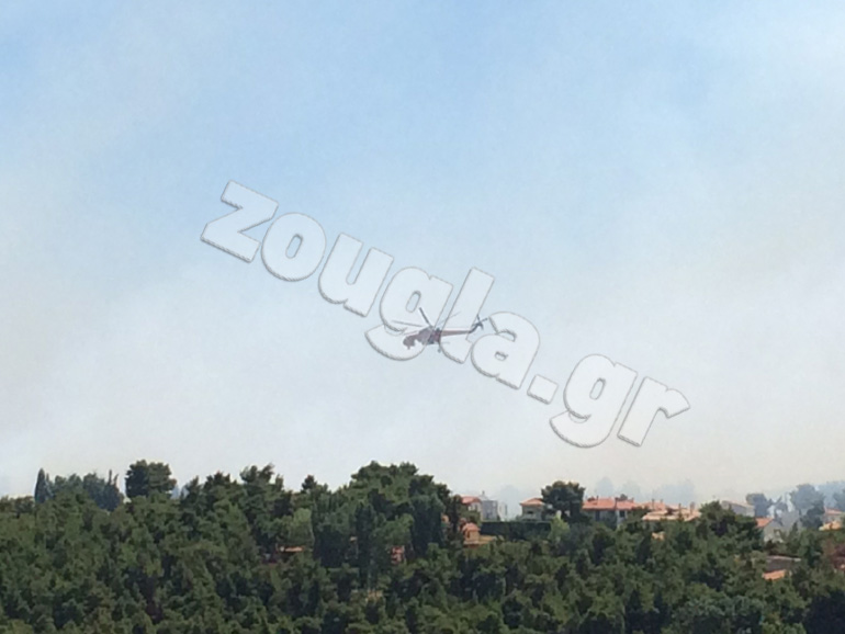 Ελικόπτερο επιχειρεί στο σημείο