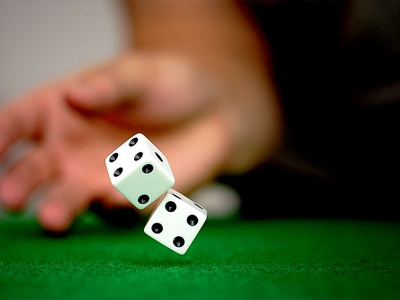 Έπαιζαν… μπαρμπούτι μέσα στο καφενείο!