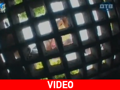 Κάποιος να την ξεκολλήσει