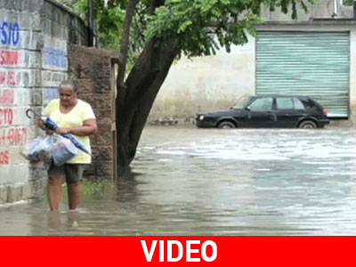 Ο τυφώνας Ρέιμοντ προκάλεσε πλημμύρες στο Ακαπούλκο Ο τυφώνας Ρέιμοντ προκάλεσε πλημμύρες στο Ακαπούλκο