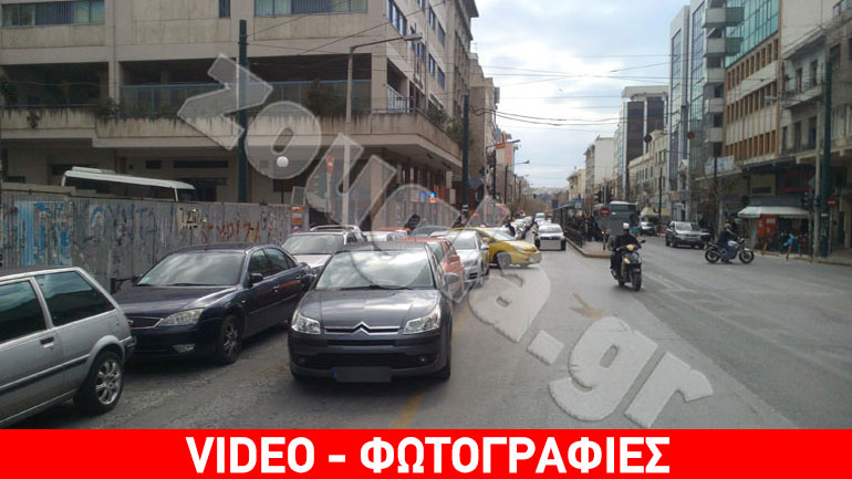 Πειραιάς: Χάος από τα διπλοπαρκαρισμένα αυτοκίνητα