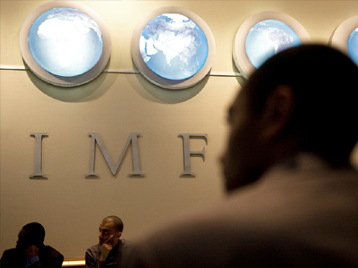Πιέσεις ΔΝΤ για απελευθέρωση των ομαδικών απολύσεων