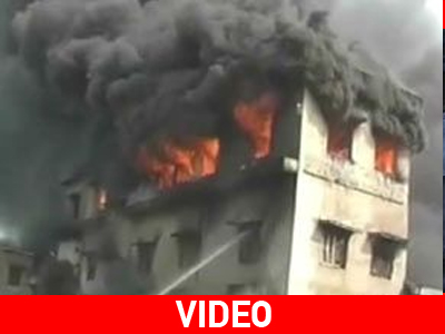 Μεγάλη πυρκαγιά σε εργοστάσιο χημικών στην Ινδία