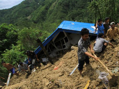 Τέλος στις έρευνες για τον εντοπισμό αγνοουμένων κατολίσθησης στην Ινδονησία