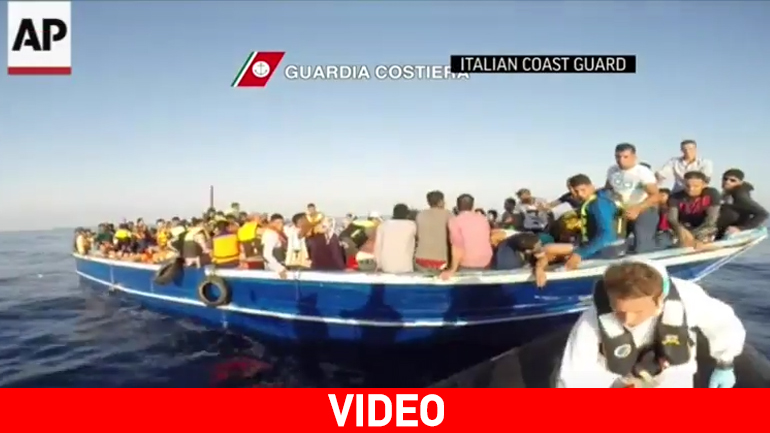 Καρέ καρέ η διάσωση μεταναστών στα ανοιχτά της Ιταλίας