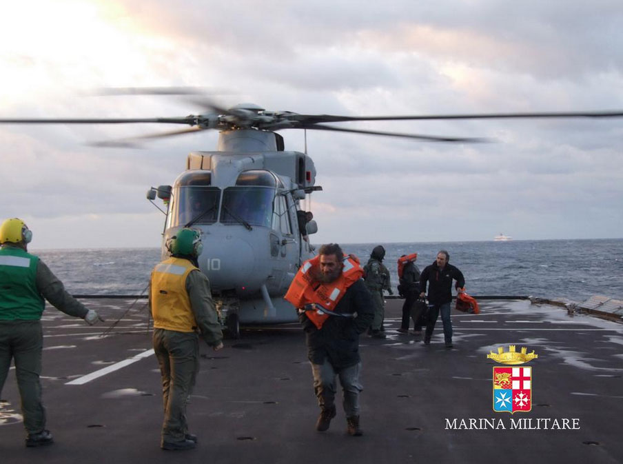 Ελικόπτερο στο κατάστρωμα του πολεμικού «Άγιος Γεώργιος»