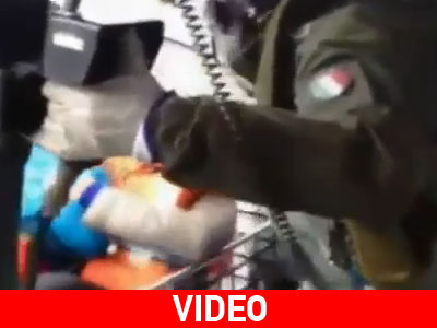 Καρέ – καρέ η διάσωση μητέρας με δύο παιδιά από το φλεγόμενο Norman Atlantic