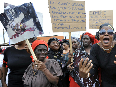 Μαζική διαδήλωση γυναικών κατά Gbagbo