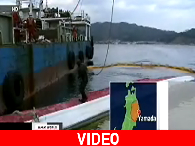 Απομακρύνουν τα συντρίμμια των πλοίων