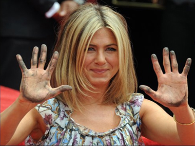 Άφησε τα…αποτυπώματά της