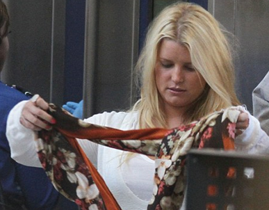 Θα της κάνουν τα ρούχα της;