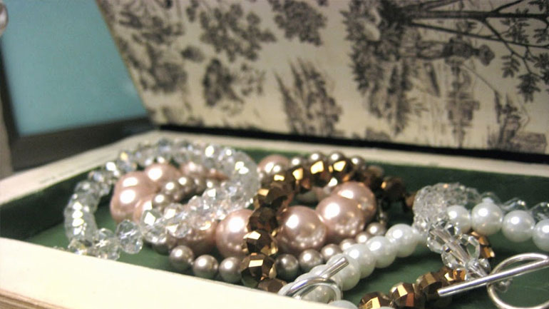 Οι κλέφτες μπήκαν από το παράθυρο