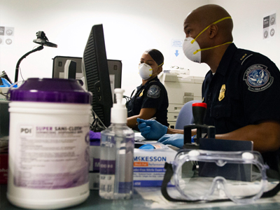 Νέα Υόρκη: Υποχρεωτική καραντίνα για όσους φρόντισαν ασθενείς με Έμπολα