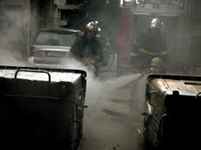 Έβαζαν φωτιά σε κάδους απορριμμάτων