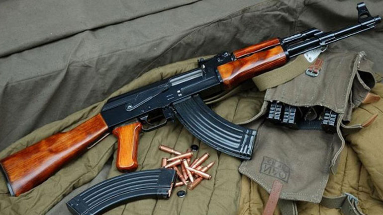 «Καθαρά» τα καλάσνικοφ στο κρησφύγετο του Πετρακάκου