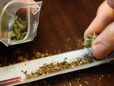 Βρήκαν κάνναβη στα σπίτια τους