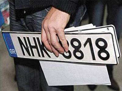 Αδυνατούν να πληρώσουν τα τέλη και καταθέτουν τις πινακίδες