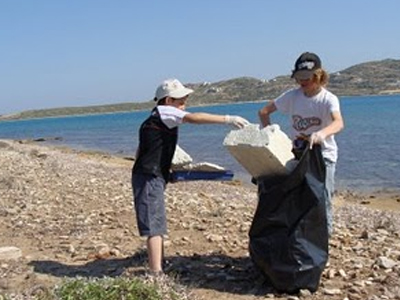 Καθαρισμός ακτών στη Νάξο