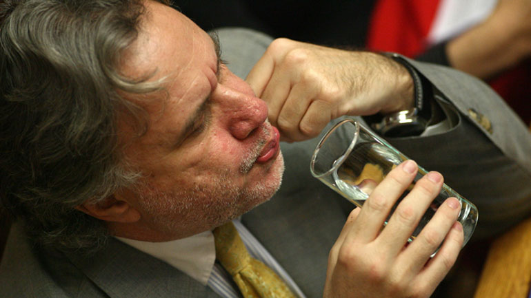 Το… βήμα στον Κατρούγκαλο άναψε τα αίματα στη Βουλή