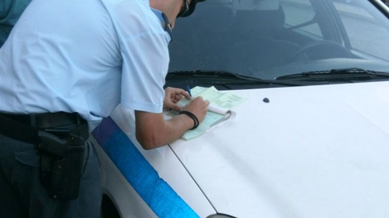 Βροχή οι κλήσεις για παράνομη στάθμευση στο Ωραιόκαστρο