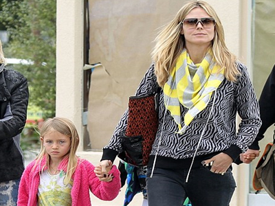 Βόλτα με την κόρη της