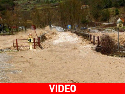 Άρτα: Ο Αχελώος… κατάπιε τη γέφυρα Κοράκου