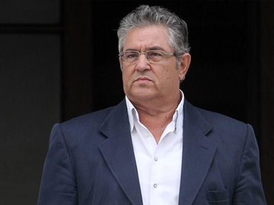 Γραμμή ίσων αποστάσεων τηρεί το ΚΚΕ