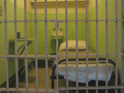 Από την πλατεία… στο κρατητήριο