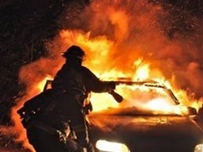 «Λαμπάδιασε» αυτοκίνητο στα Εξάρχεια