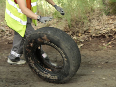 Γεμάτο σκουπίδια δάσος στη Λαμία