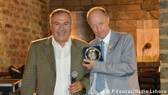 Ο Βόλφγκανγκ Χέλσερ-Ομπερμάιερ με τον δήμαρχο Αμυνταίου Μάκη Ιωσηφίδη