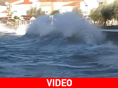 Κύματα… 5 μέτρων στον Ρωμέικο Γιαλό