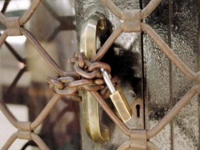 «Λουκέτο» σε περίπου 450 επιχειρήσεις στη Ρόδο