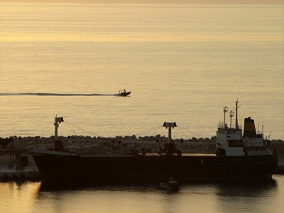 Νηοψία σε πλοίο με «ύποπτο» φορτίο στον Λίβανο